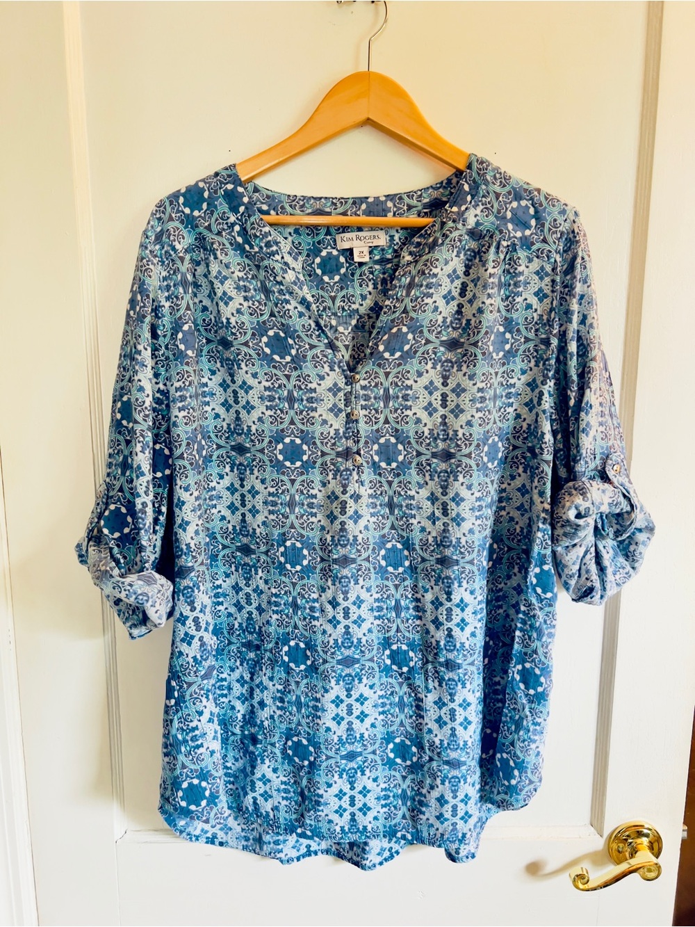 Kim Rogers Blue Mosaic-Print V-Neck Roll-Sleeve Blouse